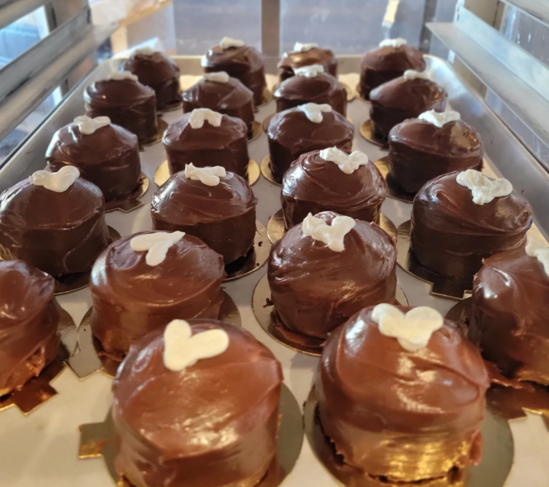Ding Dong Mini Cake